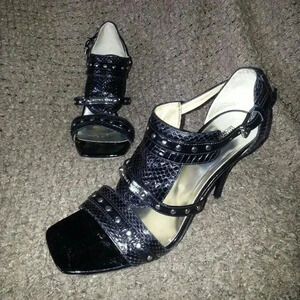 MICHAEL KORS-Black-Snakeskin Sandals-Studded-Silver Plate Logo-Sz 9M-Excellent